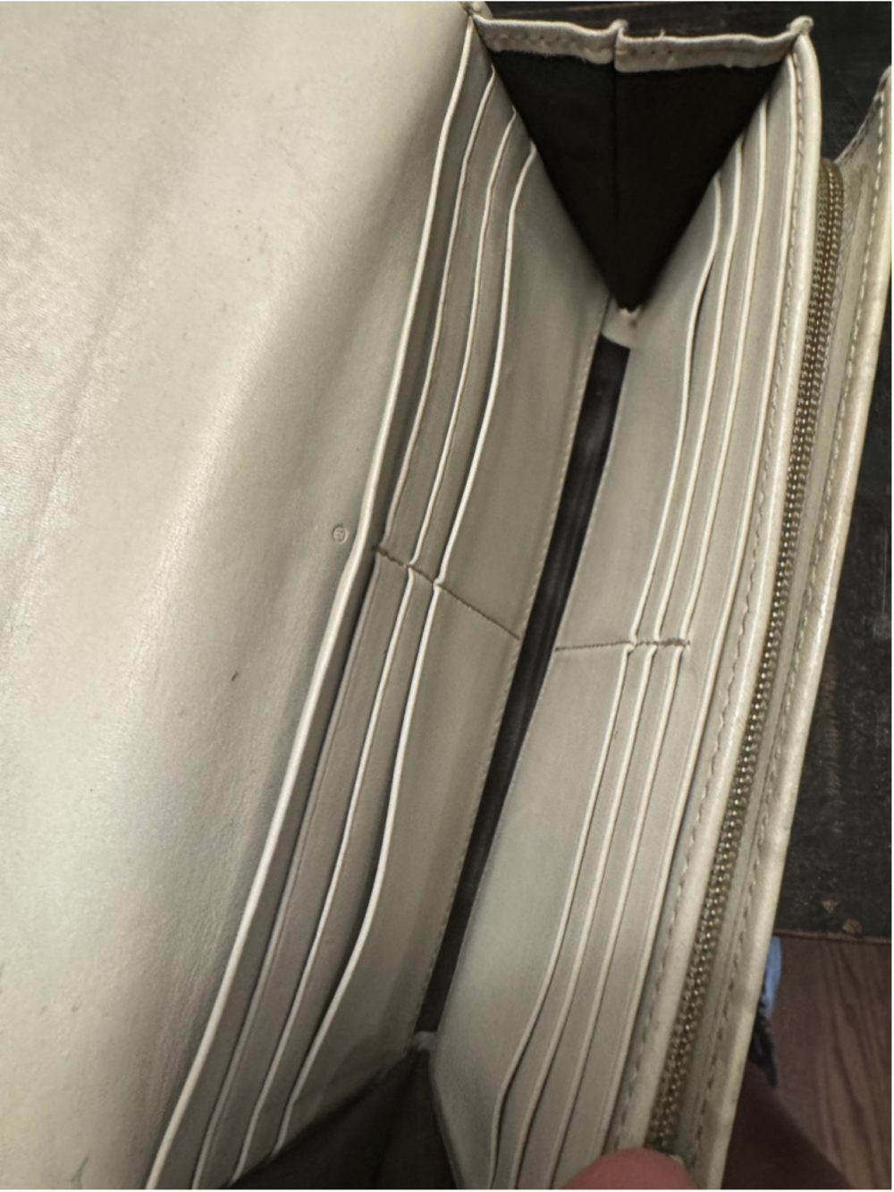 Gucci Guccissima Heart Light Gray Logo Wallet - Picture 5 of 9